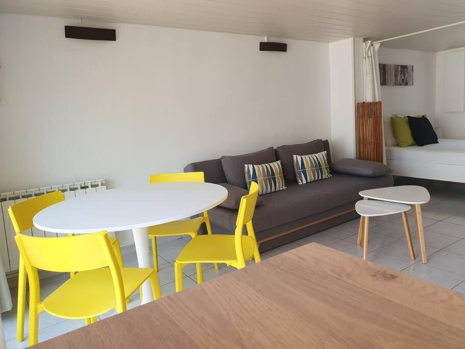 Logement Amboise Centre Avec Terrasse Privee Bagian luar foto